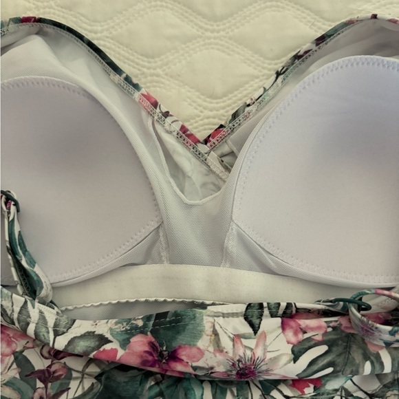 Nip Tuck Swim Twist Front One Piece Swimsuit Floral green sz 8 - Picture 6 of 12